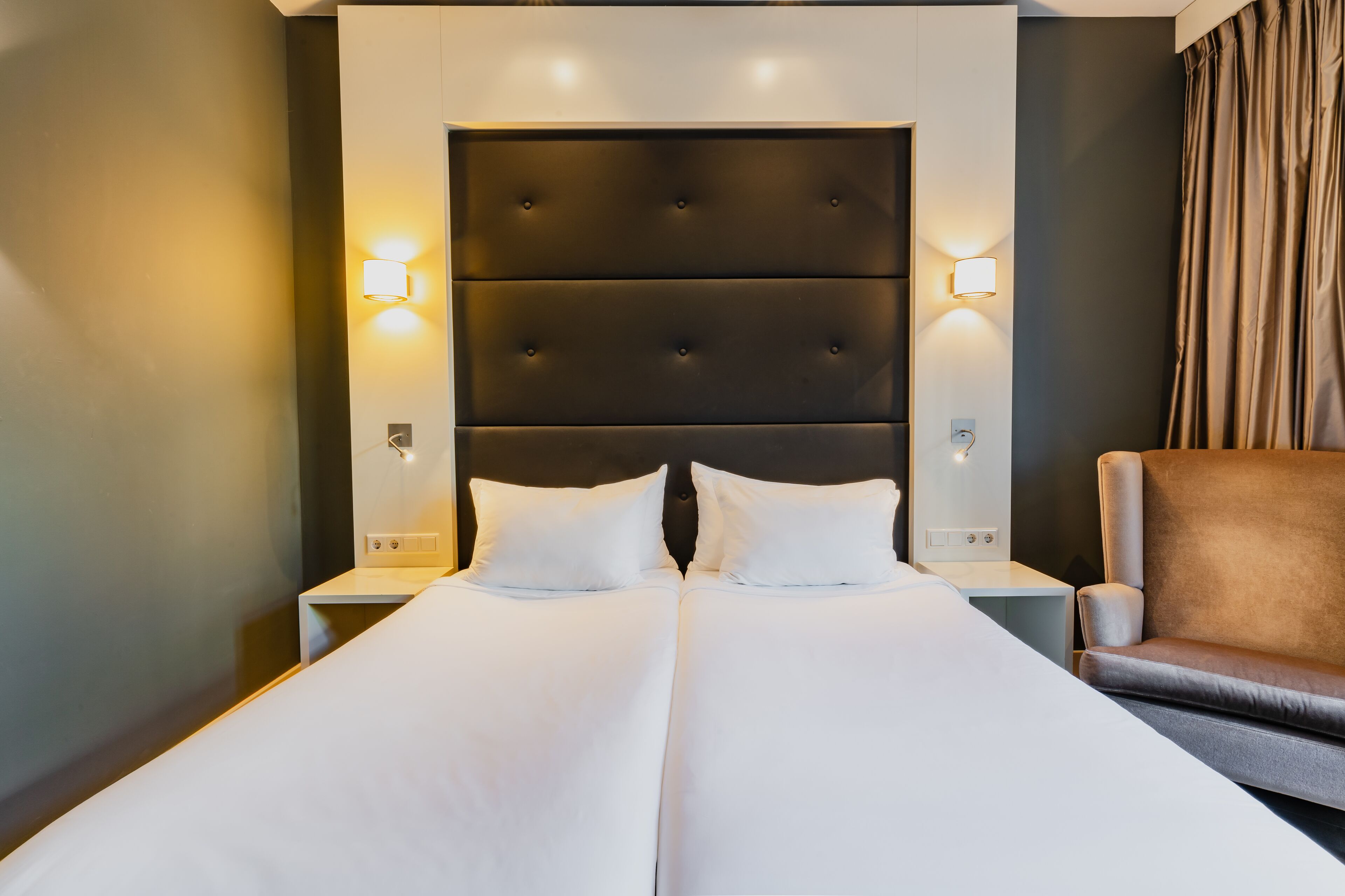 executive room (souterrain) | hypo-allergenic bedding, in-room safe, desk, iron/ironing board