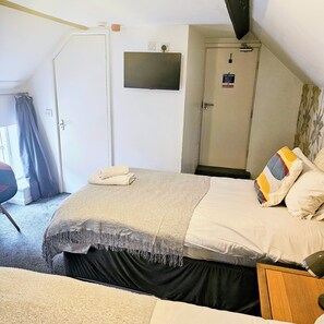 Twin Room, Ensuite - The Waggon & Horses (York)