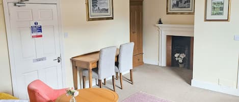 Doppelzimmer, mit Bad (Large)