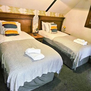 Twin Room, Ensuite - The Waggon & Horses (York)