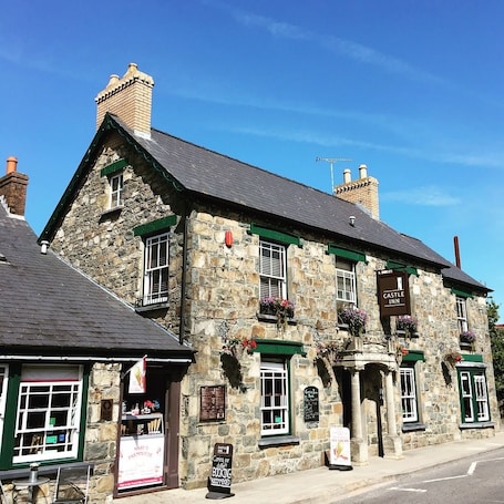 A stone building with a sign reading "Castle Inn."
