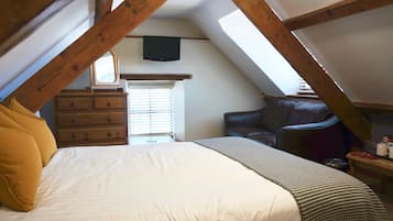 Chambre Quadruple Supérieure, salle de bains attenante (Cwm)