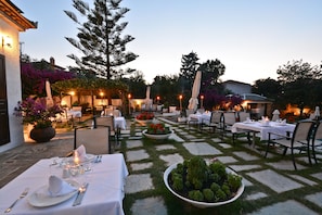Outdoor wedding area - Hotel Prince Stafilos (Skopelos)