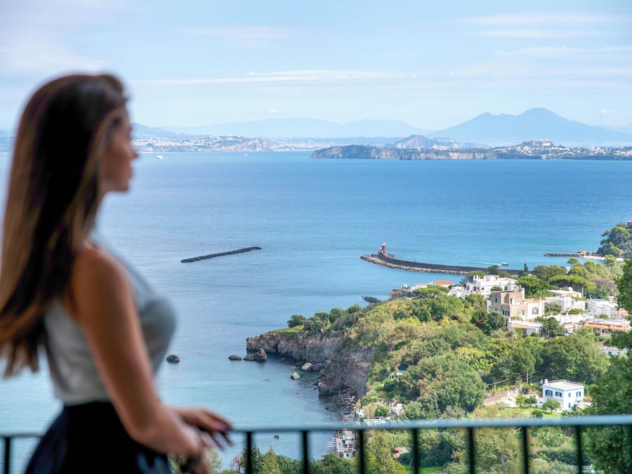 Superior tweepersoonskamer, balkon, uitzicht op zee | Een minibar, een kluis op de kamer, een bureau, reisbedje