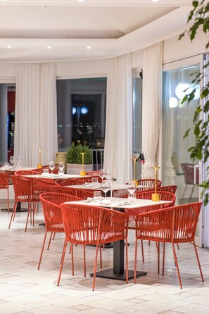 Breakfast, lunch and dinner served - Hotel Villa Ireos (Ischia)