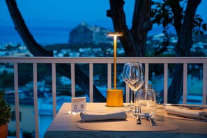 Breakfast, lunch and dinner served - Hotel Villa Ireos (Ischia)