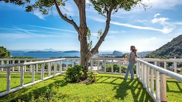 Habitación doble Confort | Minibar, caja de seguridad en la habitación, escritorio y cuna de viaje