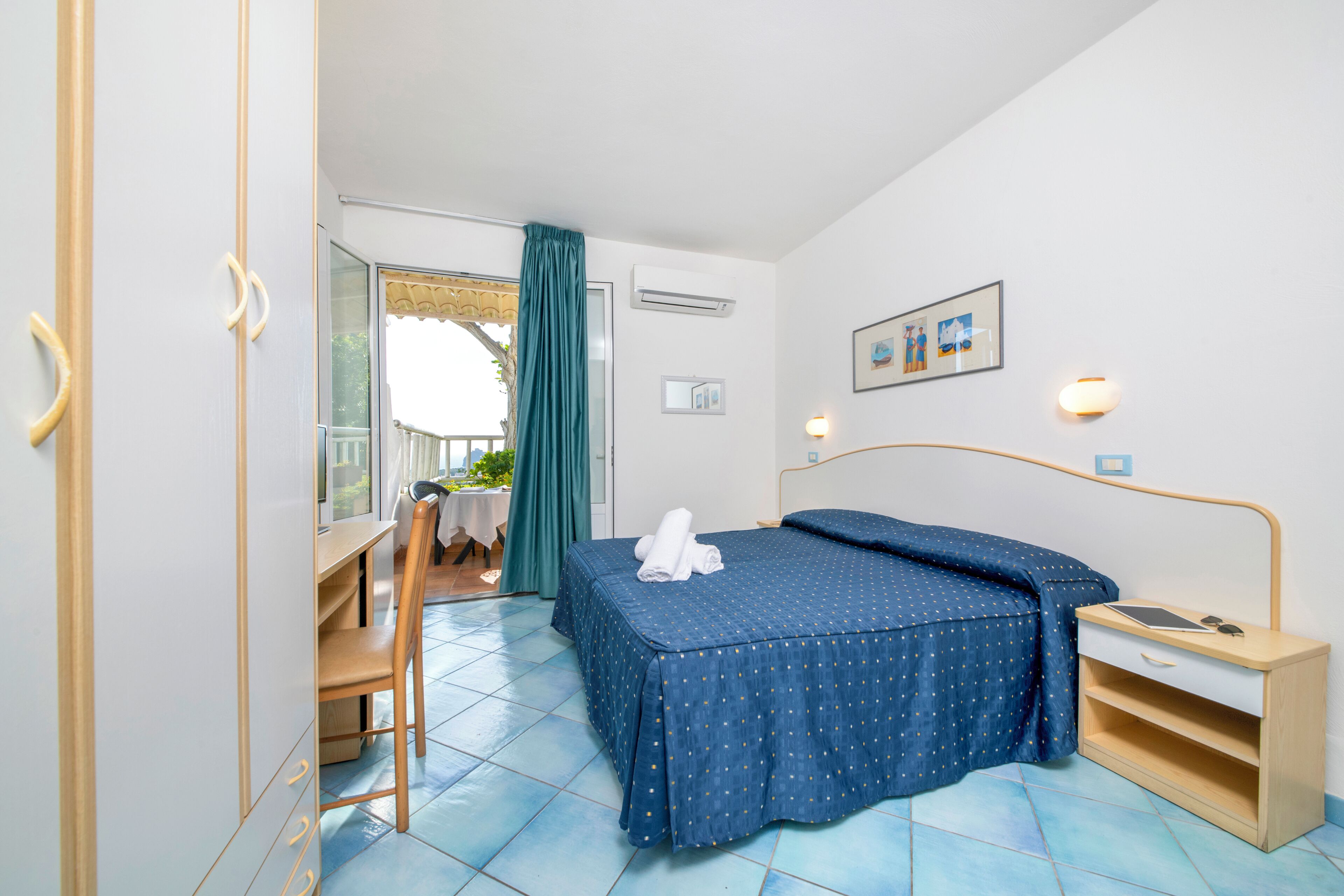 comfort double room | 1 bedroom, minibar, in-room safe, desk