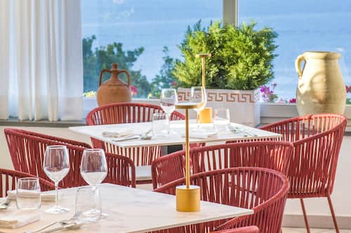 Servizio di colazione, pranzo e cena