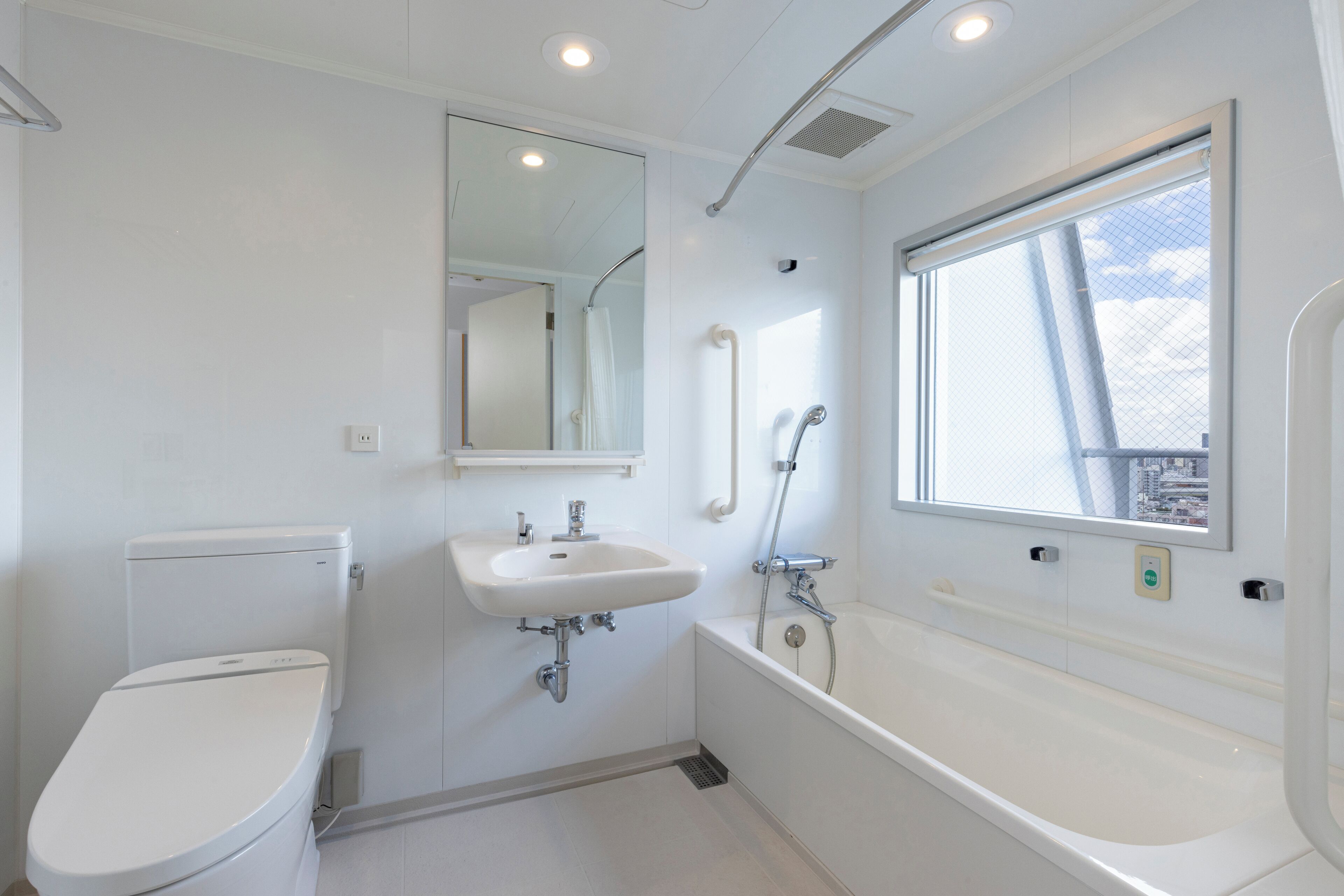 free toiletries, hair dryer, bathrobes, bidet