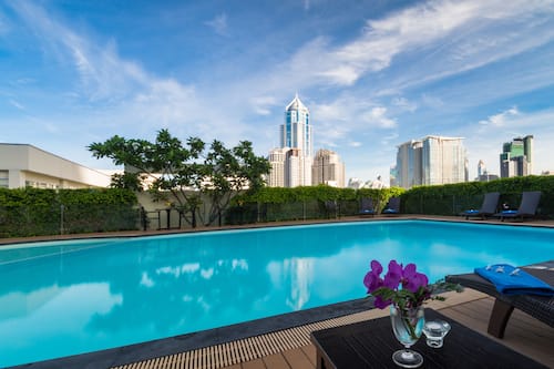 Outdoor pool, pool umbrellas, sun loungers