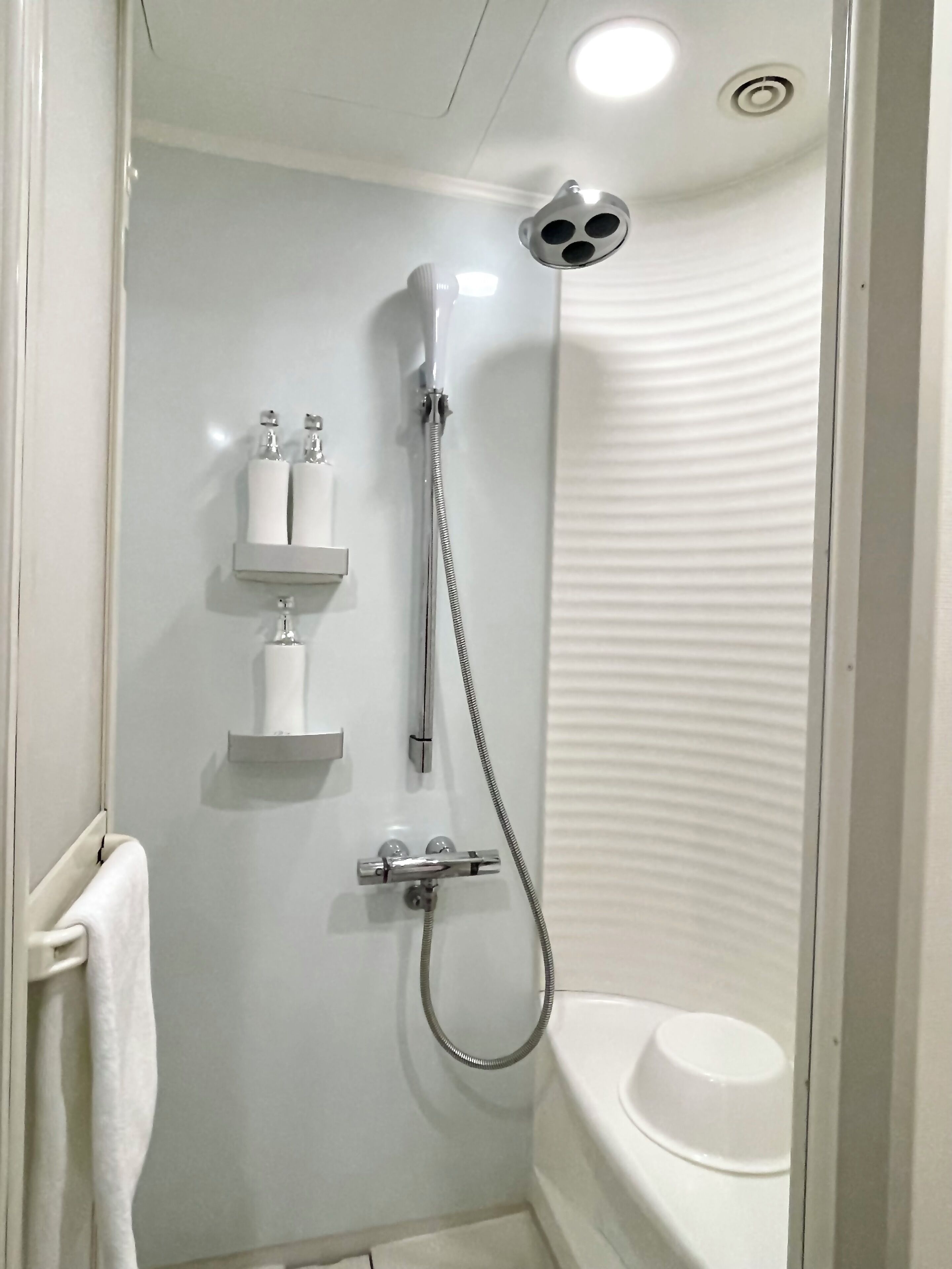 single room s, shower booth, non smoking | bathroom | free toiletries, hair dryer, bathrobes, bidet