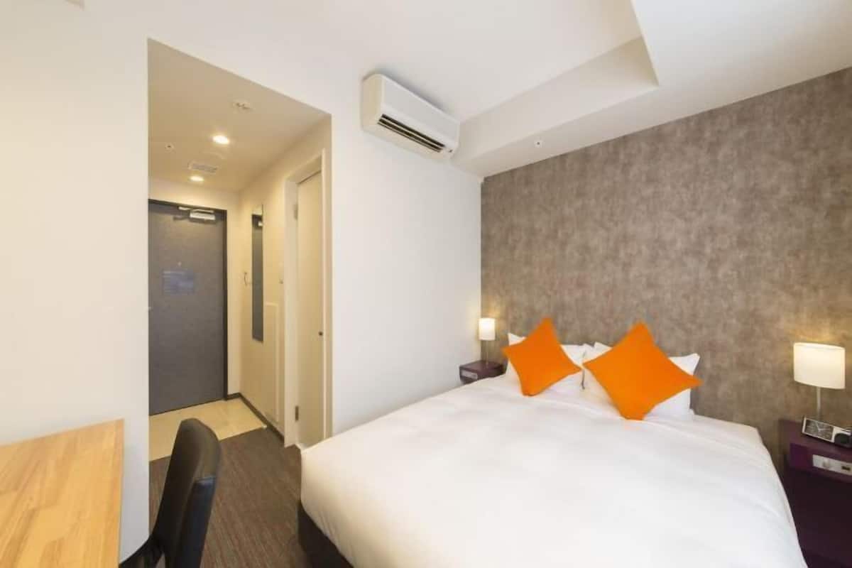 1 bedroom, premium bedding, down duvets, memory-foam beds
