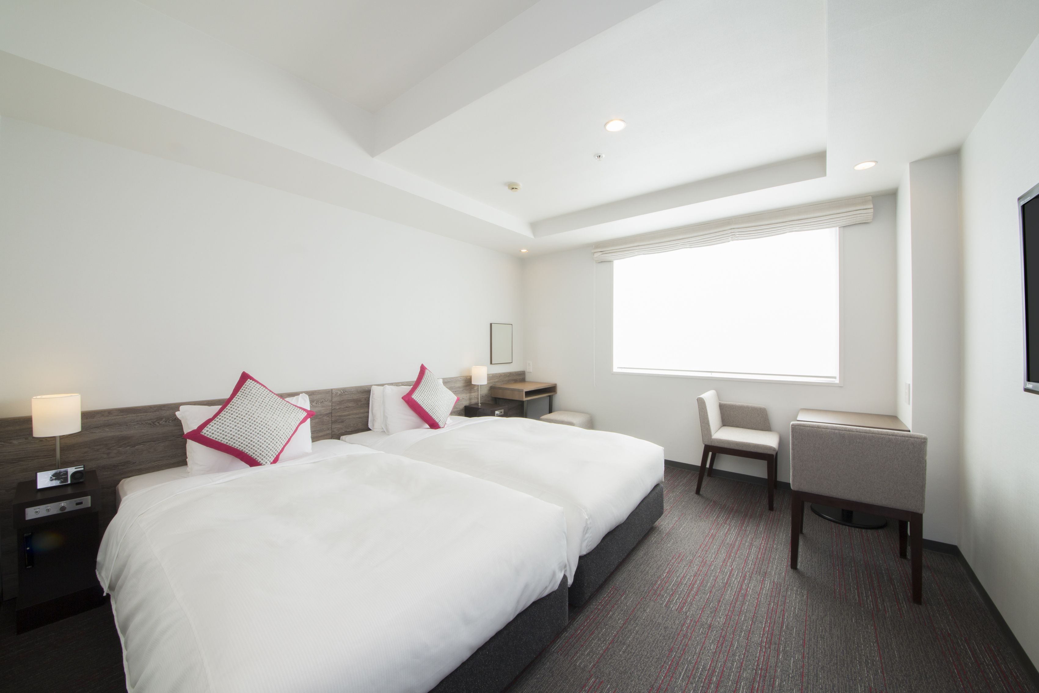 [non-smoking] superior twin room (110cm bed) with washer & dryer | premium bedding, down duvets, memory-foam beds, in-room safe