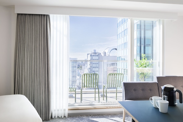 Deluxe Twin Room with Balcony, Non Smoking, Refrigerator & Microwave | Terrace/patio