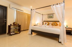 Premium bedding, minibar, in-room safe, desk - Cardamom Hotel & Apartment (Phnom Penh)
