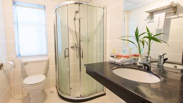 Deluxe Twin Room | Bathroom