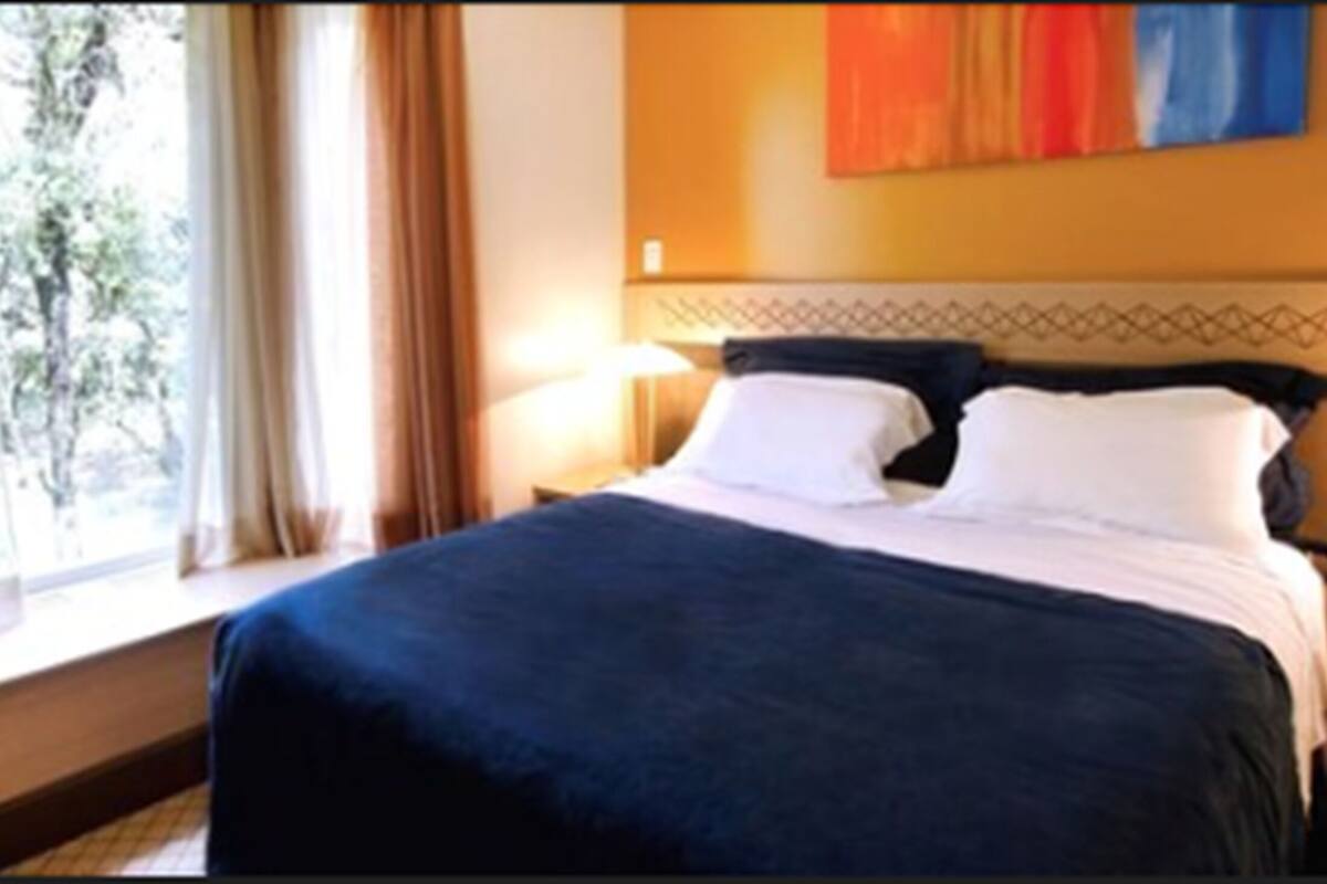 In-room safe, free WiFi, bed sheets