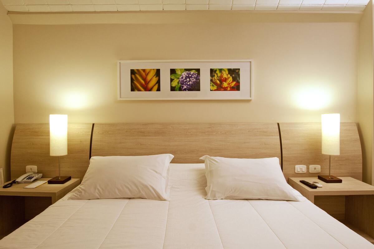 In-room safe, free WiFi, bed sheets