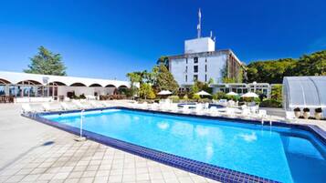Indoor pool, outdoor pool