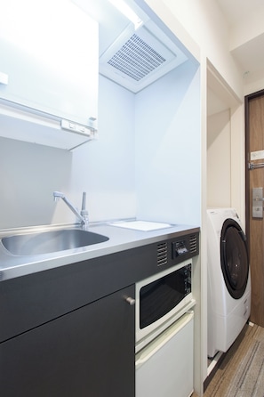 Mini-fridge, freezer