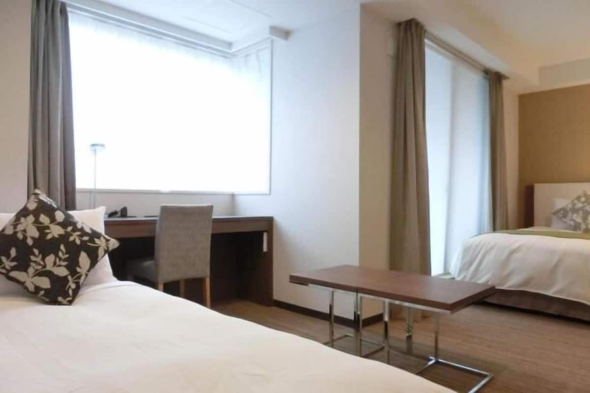 1 bedroom, in-room safe, desk, blackout curtains