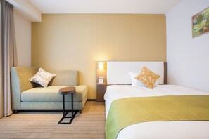 In-room safe, desk, blackout drapes, iron/ironing board - Tokyu Stay Yoga (Tokyo)