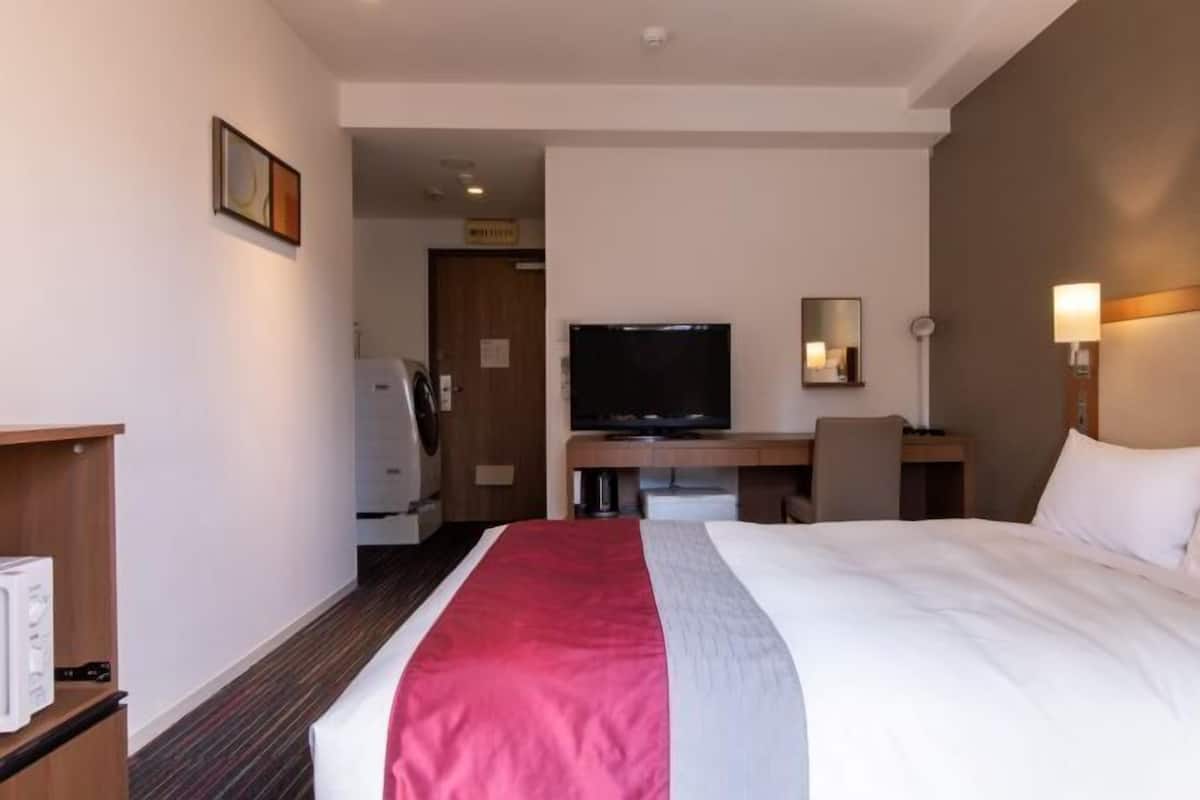 In-room safe, desk, blackout drapes, soundproofing