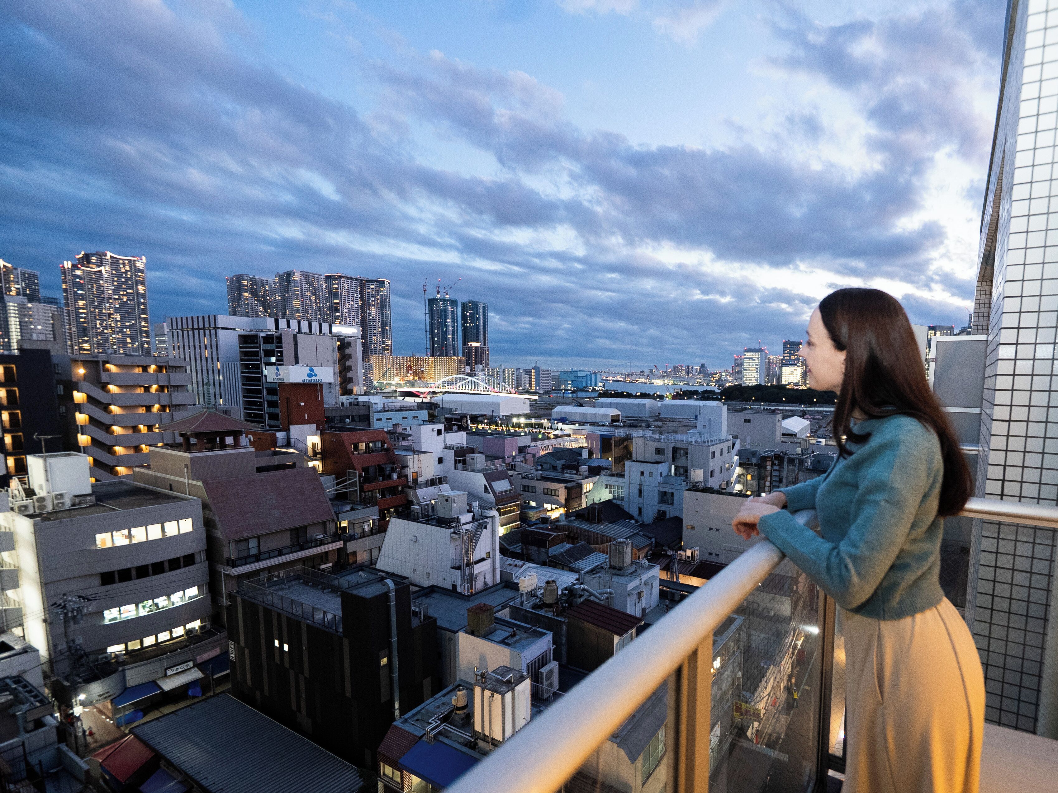 客房内保险箱、办公桌、遮光窗帘、熨斗/熨板