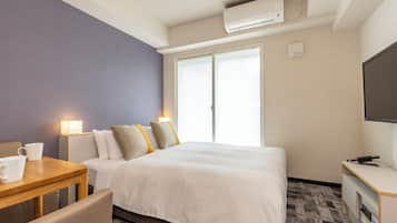 Zimmersafe, Schreibtisch, Verdunkelungsvorhänge, Bügeleisen/Bügelbrett