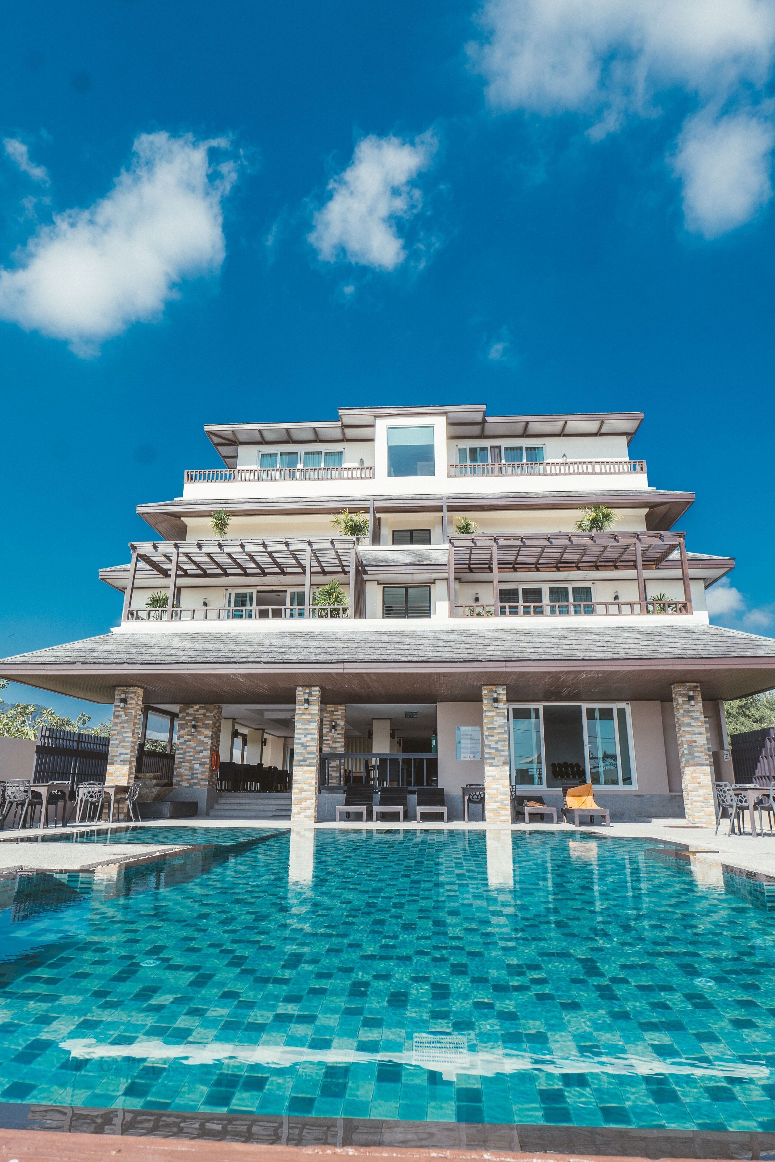 สระว่ายน้ำกลางแจ้ง