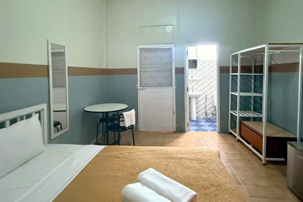 Basic Room | In-room safe, desk, blackout curtains, free WiFi