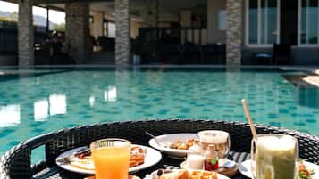 Desayuno buffet diario (THB 350 por persona)