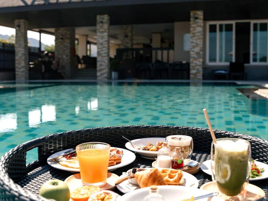 Café da manhã com buffet todos os dias (THB 350 por pessoa)