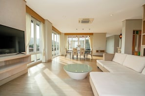 Penthouse | Television - Ratana Hotel Chalong (Rawai)