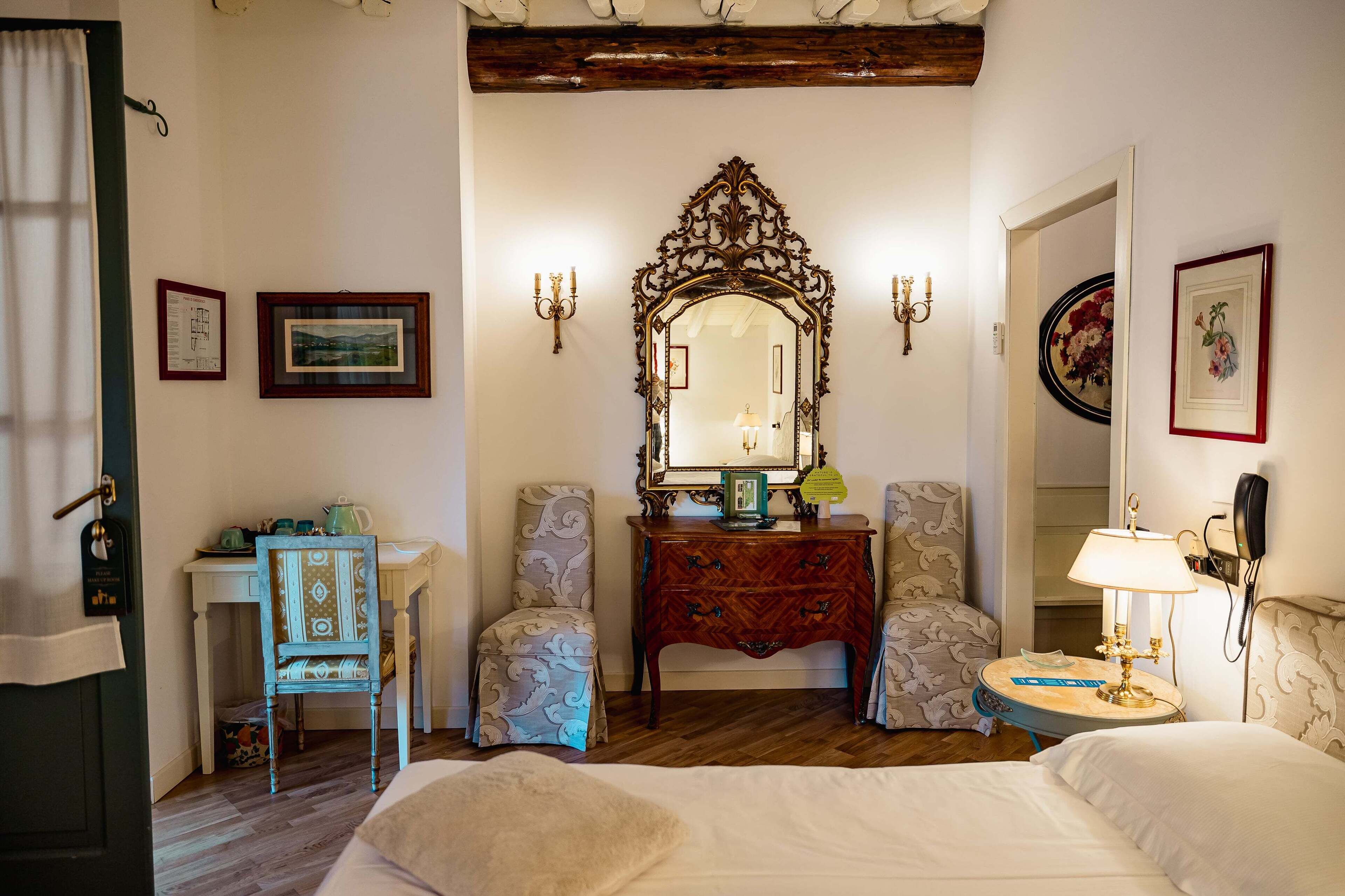 Dobbelt- eller tomannsrom | Dundyner, minibar, safe på rommet og individuelt innredet