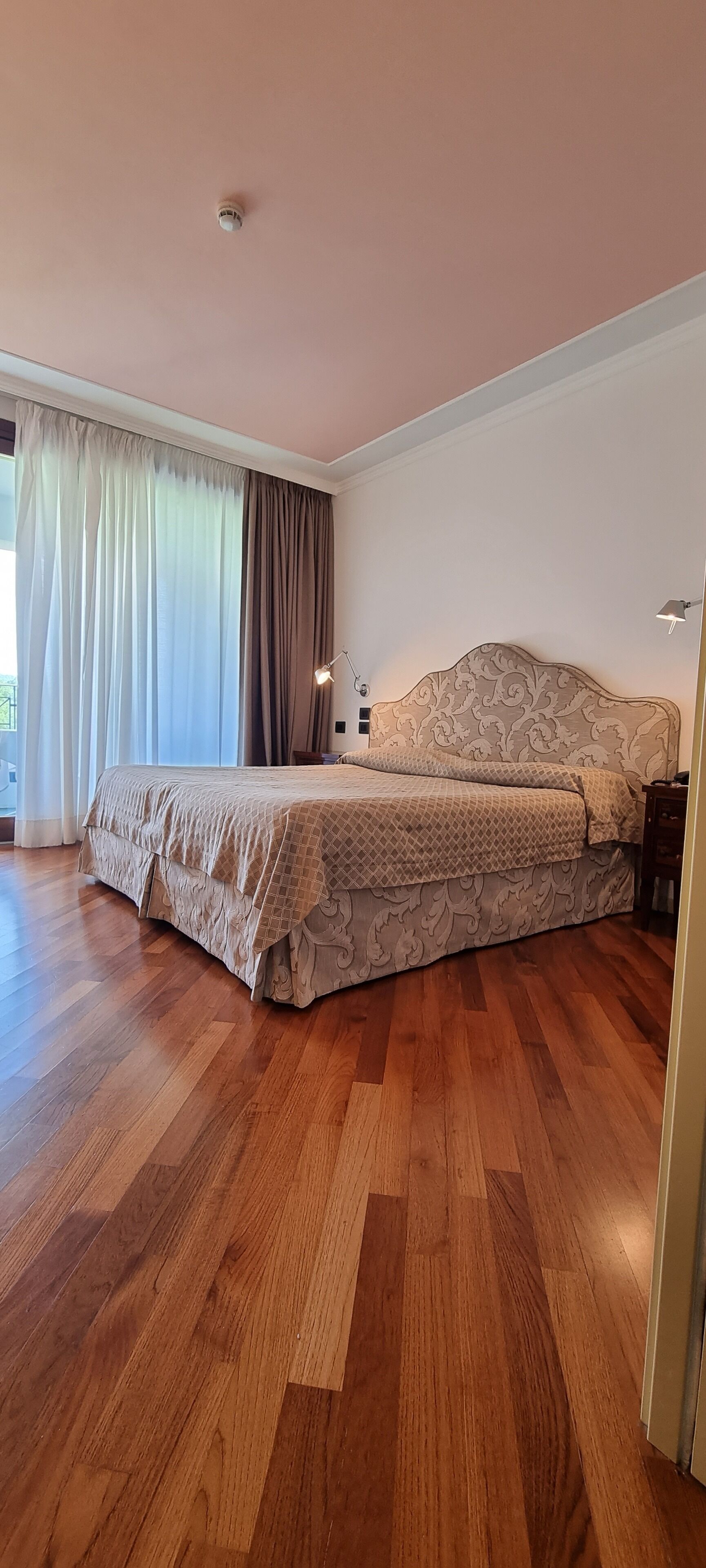 Dobbelt- eller tomannsrom | Dundyner, minibar, safe på rommet og individuelt innredet