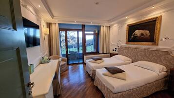 Daunenbettdecken, Minibar, Zimmersafe, individuell eingerichtet