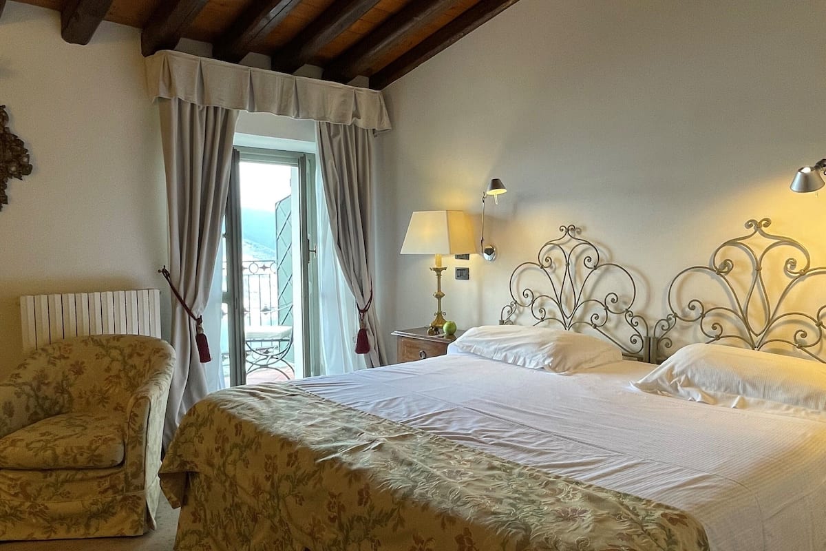 Chambre Double, vue lac | 1 chambre, couette en duvet d'oie, minibar