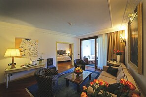 Suite Exclusive | Copriletto in piuma, minibar, una cassaforte in camera