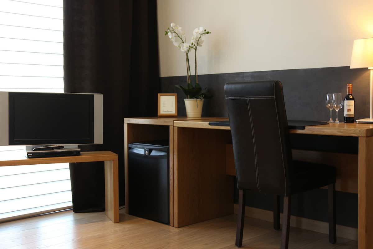 Standard dubbelrum eller tvÄbÀddsrum | 1 sovrum, vÀrdeförvaringsskÄp pÄ rummet, skrivbord och ljudisolering