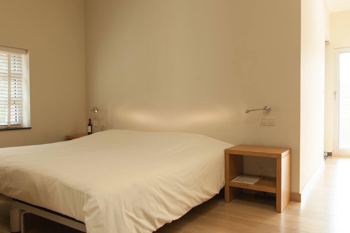 Basic Double or Twin Room | In-room safe, desk, soundproofing, cribs (free)