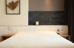 Kamar Double atau Twin Standar | Brankas, meja kerja, kedap suara, dan tempat tidur bayi gratis
