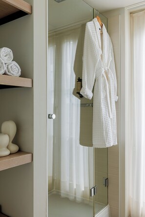 Free toiletries, hair dryer, towels - Hotel Aazaert by WP Hotels (Blankenberge)