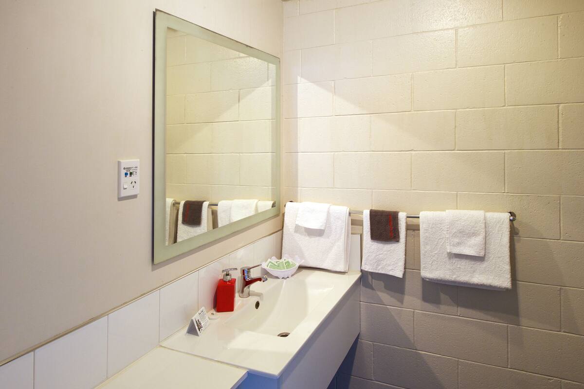 standard apartment, 1 bedroom | bathroom | shower, free toiletries, hair dryer, towels