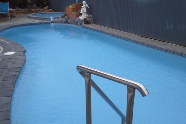 Indoor pool, 2 outdoor pools