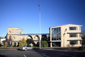 Front of property - Ambassador Thermal Motel (Rotorua)