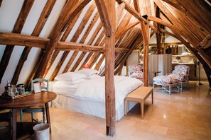 Romantische suite | Luxe beddengoed, Select Comfort-bedden, een kluis op de kamer