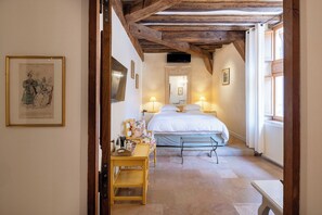 Chambre Deluxe | Premium bedding, Select Comfort beds, in-room safe
