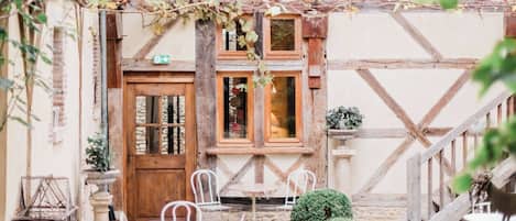 المنشأة من الخارج